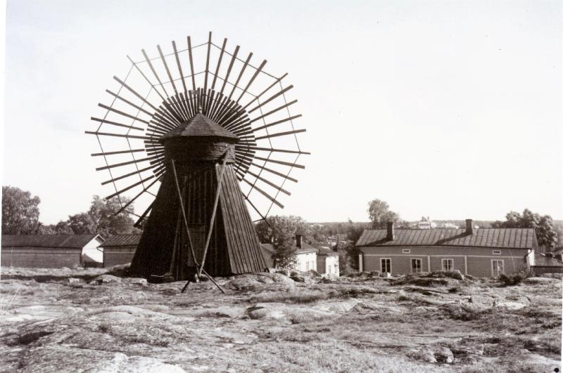 Esikatselukuva:&nbsp;Myllymäki, tuulimylly, puisto, kehäsiipimylly