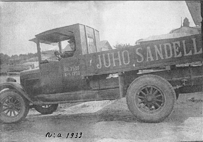 Esikatselukuva: kuorma-auto, kaupan jakeluauto, puukoreja lavalla
