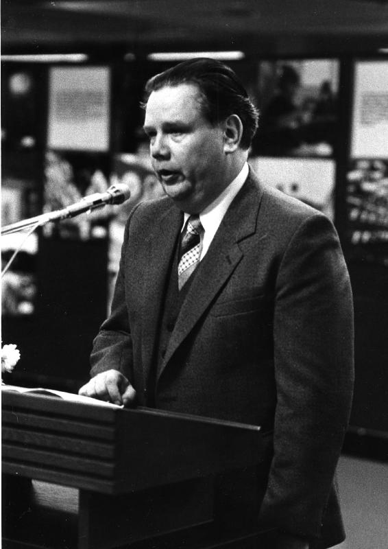 Esikatselukuva: Nuorison taidetapahtuma 1979: Valkeakosken kaupunginvaltuuston puheenjohtaja Olli Vuorinen