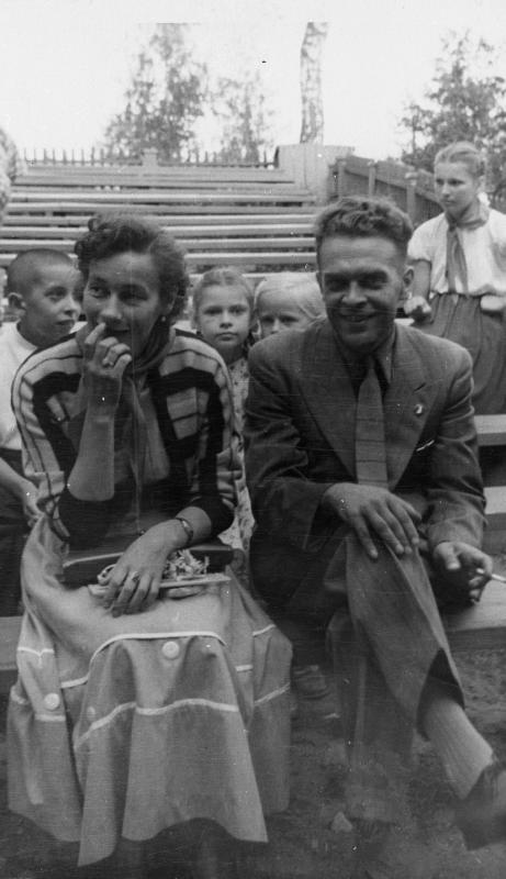 Esikatselukuva:&nbsp;Kerttu Varjo VI kansainvälisillä nuorisofestivaaleilla Moskovassa 1957